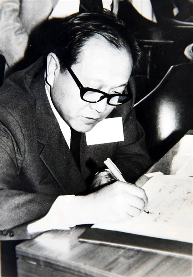 1979����������������������֯����ȷ֤�ҹ�����60���³�����컨����������������12�����������������������������Ժ���Ϊȫ������컨֤ʵίԱ���Ա������������ȫ������컨֤����ǩ�֡�������������������5����������������������֯��33�����������������ȫ��������컨.jpg